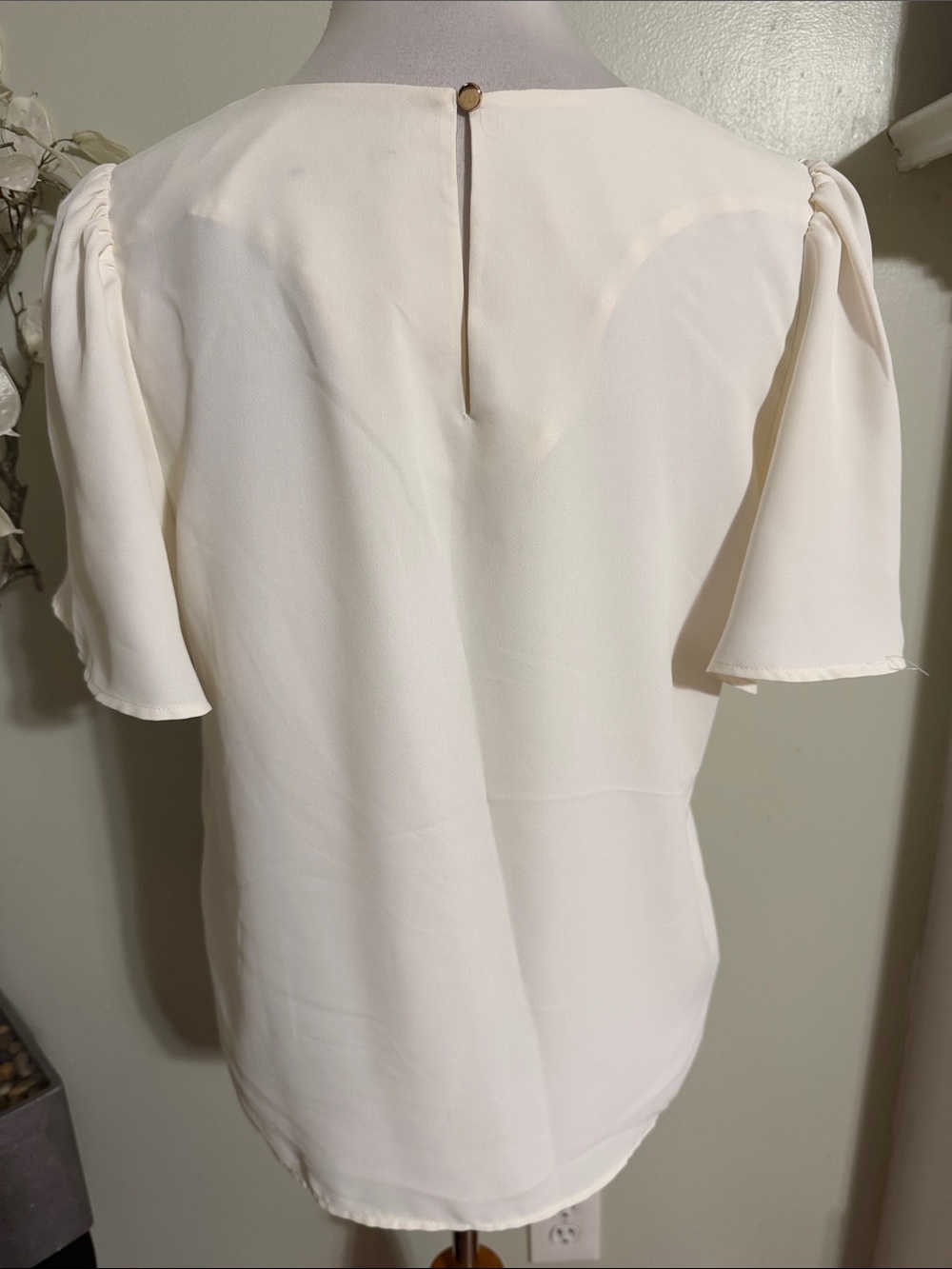 Ann Taylor Cream Short Flutter Sleeve Blouse - Picture 4 of 5